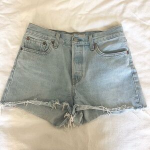 Levi’s premium denim short shorts